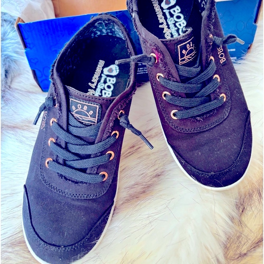 🖤BOBS by SCETCHERS🦋BOBS B CUTE🖤COMES IN ORIGINAL BOX🖤BE CUTE IN YOUR BOBS😎